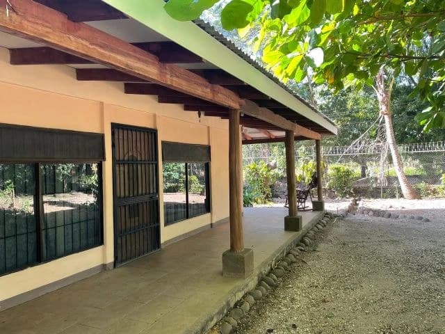 Terreno de 2,600 metros con dos casas: House in Belen, Guanacaste - photo 4