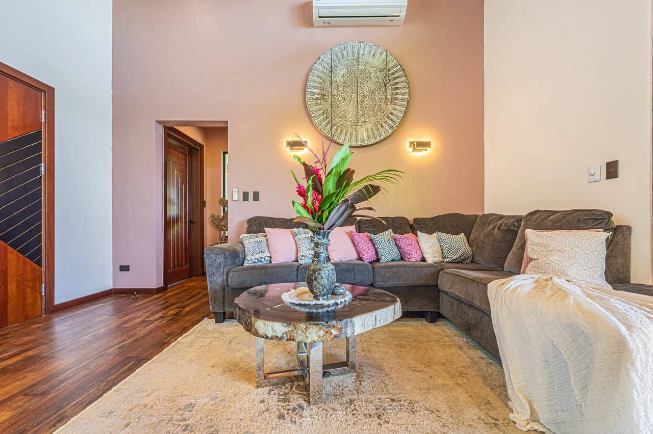 Casa Markissa: Luxury Oceanview Villa with Proven Rental Income. - photo 14
