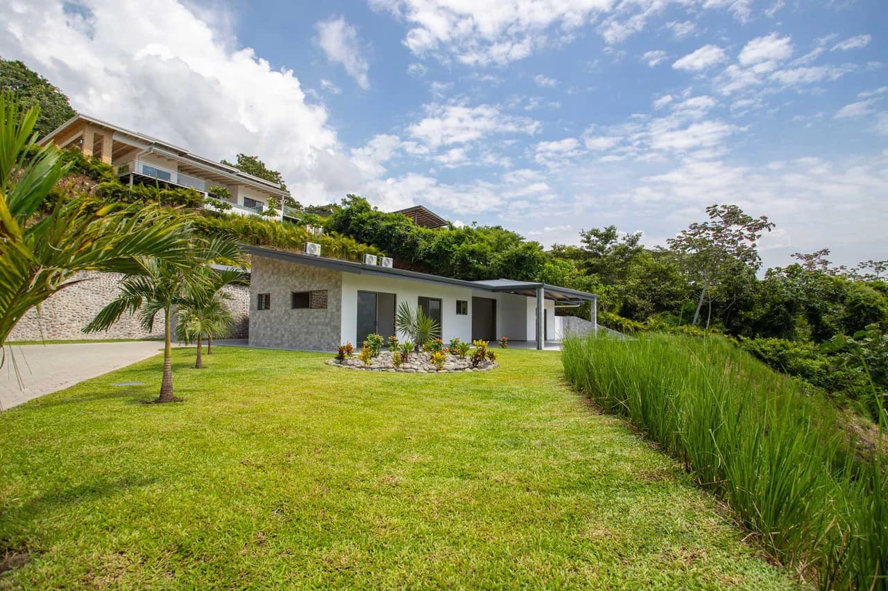 New Single-Story Home for Sale in Las Rocas, Atenas – Pool, Jacuzzi & Panoramic Views - photo 27