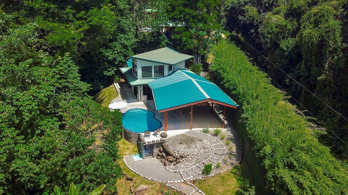 0.8 ACRES- 2 Bedrooms w/ Conversion Potential to 3 Bedrooms, 2 Full Bathrooms, Saltwater Pool, 8min to Dominical, and TWO 4×4 Vehicles Included!!! - photo 4