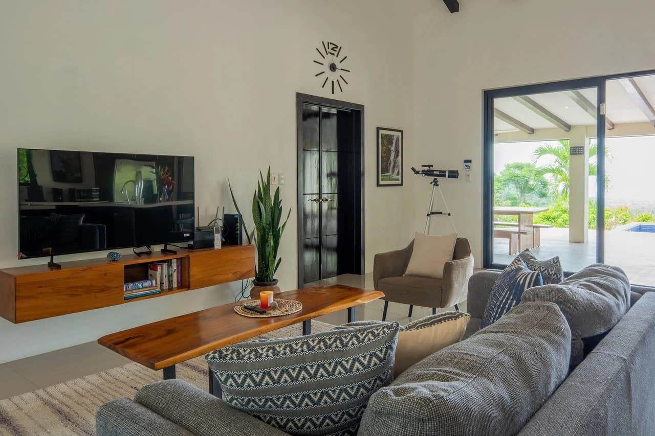 6.45 ACRES – 3 Bedroom Luxury Ocean View Home Surrounded By Vibrant Rainforest And Wildlife!!! - photo 40
