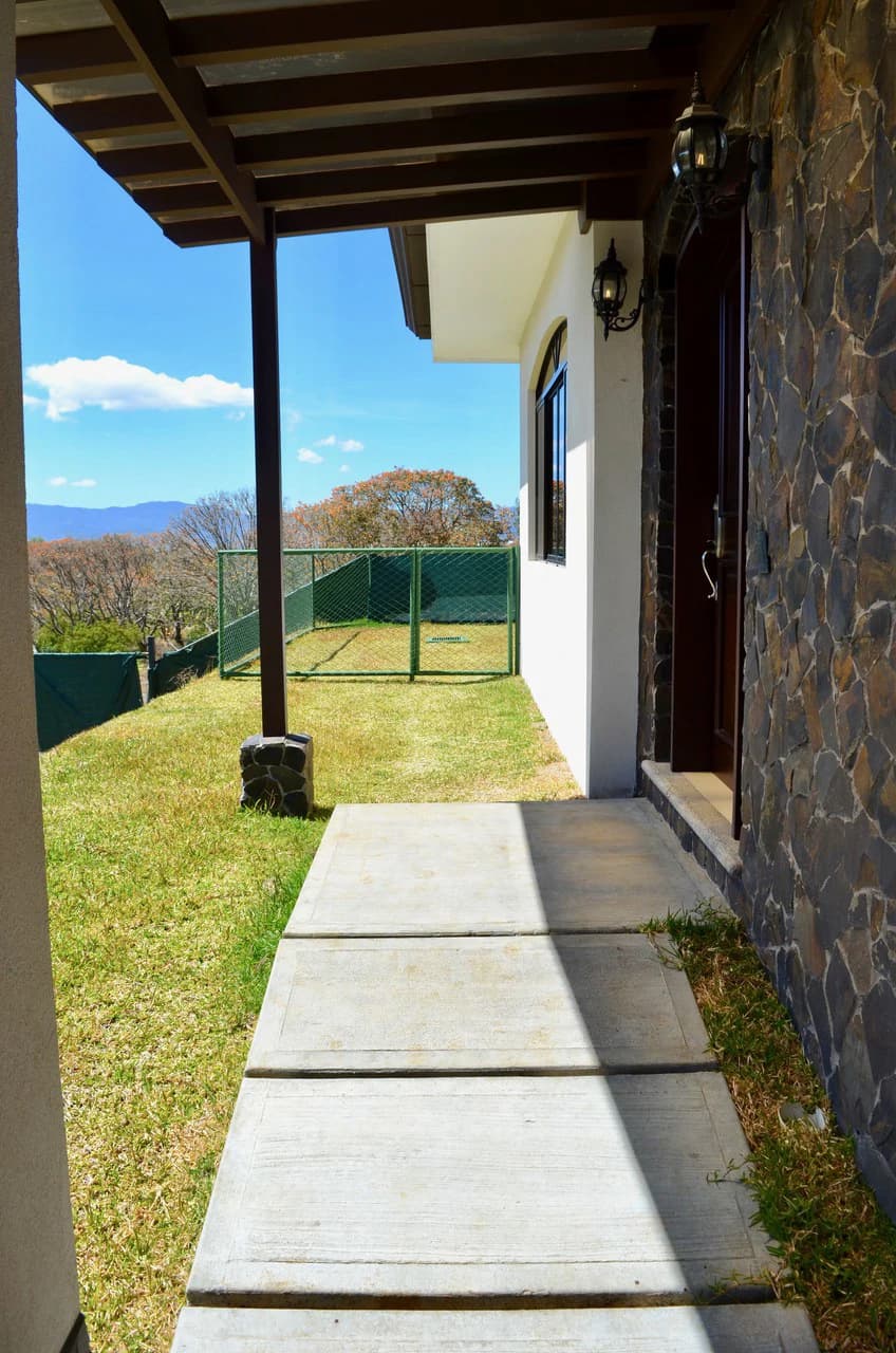 Mountain House For Sale in San Isidro - photo 4