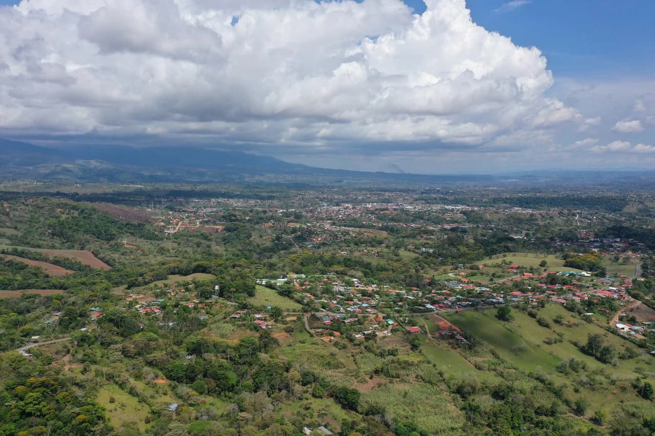 Elevated Two and a Half Acres with Cool Breeze in San Isidro del General - photo 5