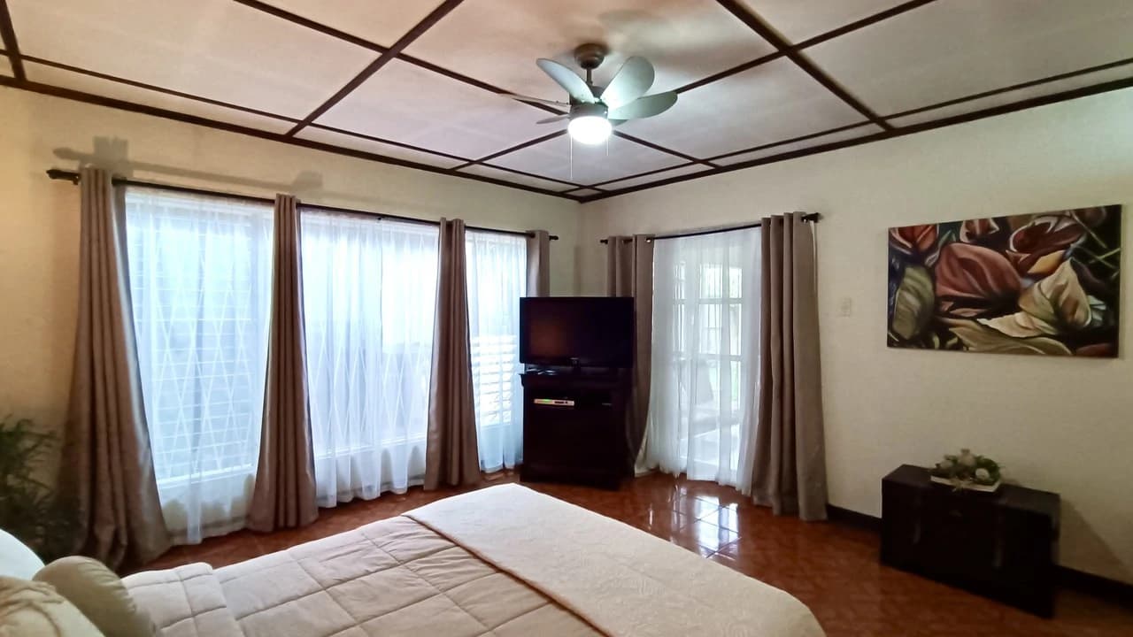 House for sale in residential area un San Jose, Costa Rica. - photo 8