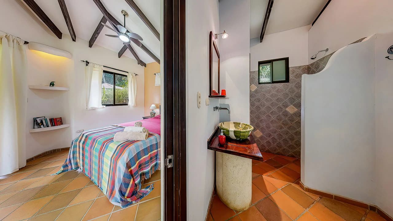 A TRANQUIL HAVEN: PRIME INVESTMENT OPPORTUNITY IN UVITA'S LUSH RIVER ENCLAVE: Mountain Hotel/Resort/Hostel For Sale in Uvita - photo 36