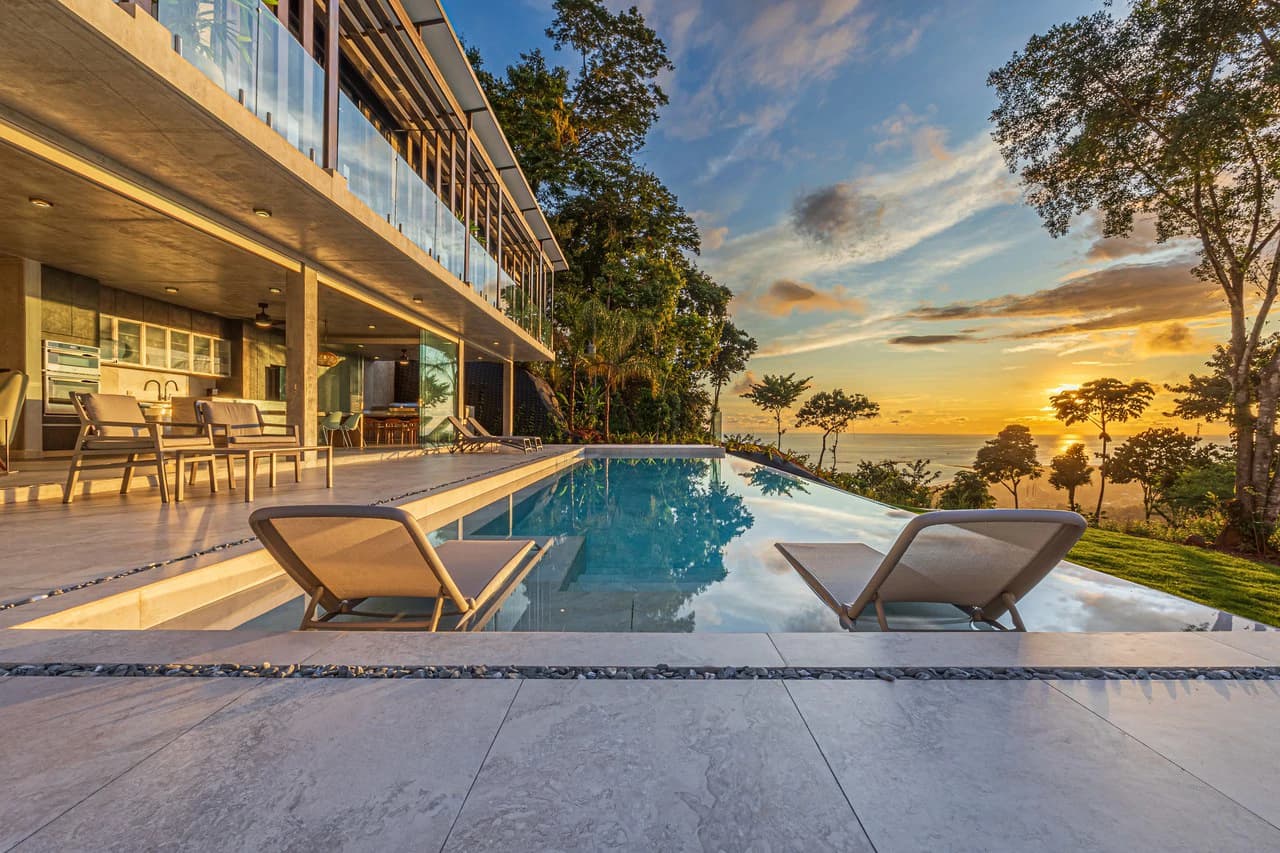 A True Estate Beyond Compare, Ocean Views For Miles: Mountain House For Sale in Uvita - photo 6