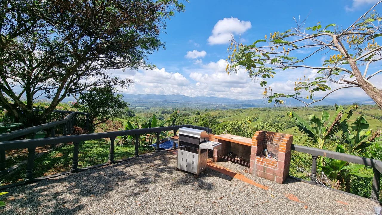 CASA SANTA ELENA: BEAUTIFUL HOUSE FOR SALE, WITH AMAZING VIEWS, 4 BDRM IN THE HEART OF SANTA ELENA - photo 18