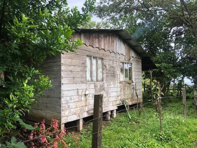 Warm Spring Mountain Property in a tropical landscape and antique wooden house, 50 minutes from Liberia city - photo 10