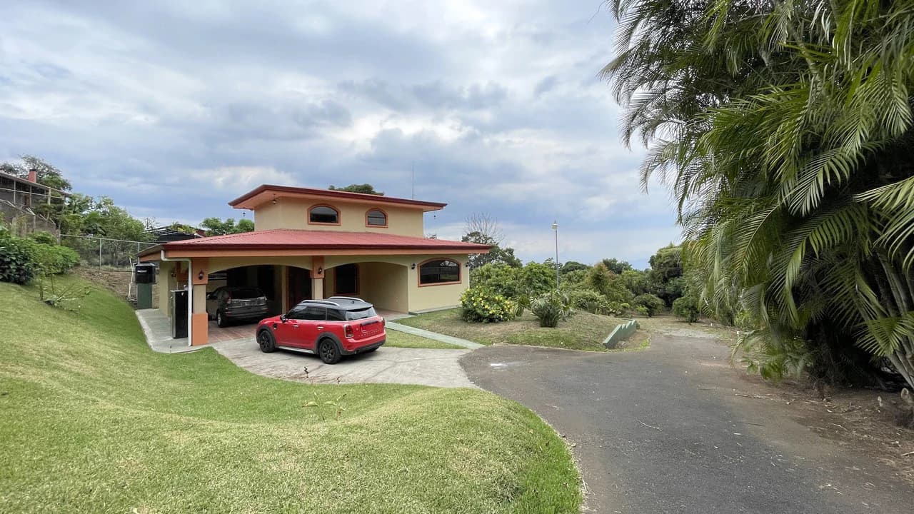House for Sale in San Isidro, Grecia – 3,359 m² Lot with View - photo 15