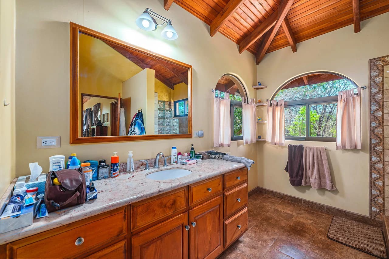 Casa Palacio: Elegant and Palatial 3BR in Gated Community - photo 30