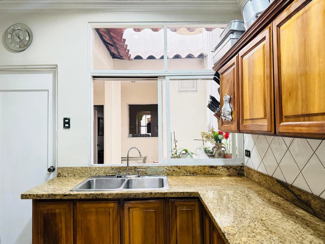 Mixed-Use House for Offices Retail Spaces or Medical Offices for Sale in San José Costa Rica - photo 17