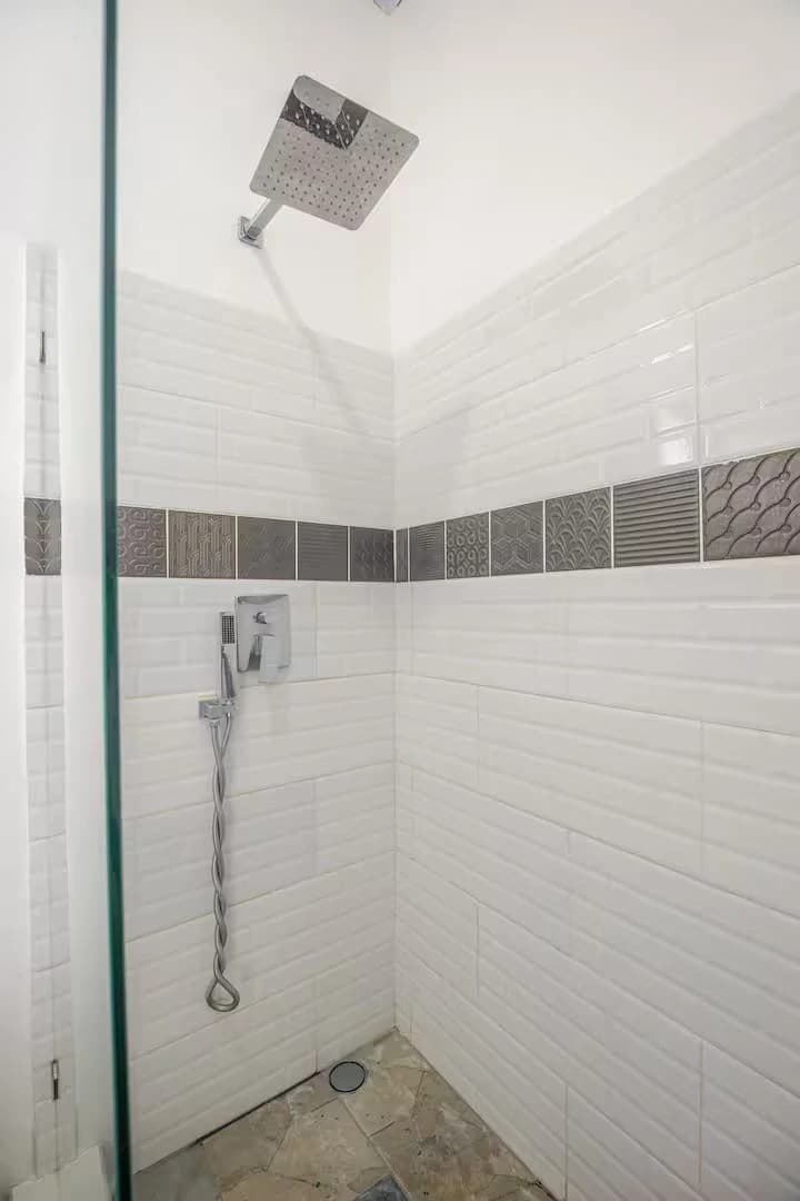 Butterfly Wings House 3 Bed 2 Bath Walking Distance To Town - photo 28