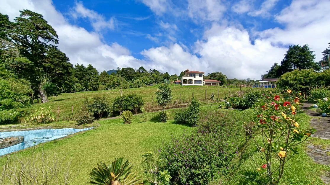 House for sale in Costa Rica: Unique Industrial style house for sale in San Isidro Heredia - photo 35