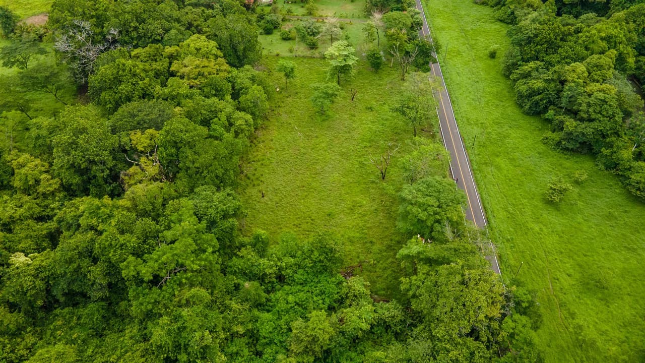 Exceptional Nearly 3-Hectare Property in Pueblo Nuevo, Bejuco, Guanacaste - photo 2