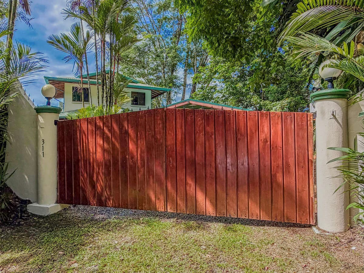 0.8 ACRES- 2 Bedrooms w/ Conversion Potential to 3 Bedrooms, 2 Full Bathrooms, Saltwater Pool, 8min to Dominical, and TWO 4×4 Vehicles Included!!! - photo 17