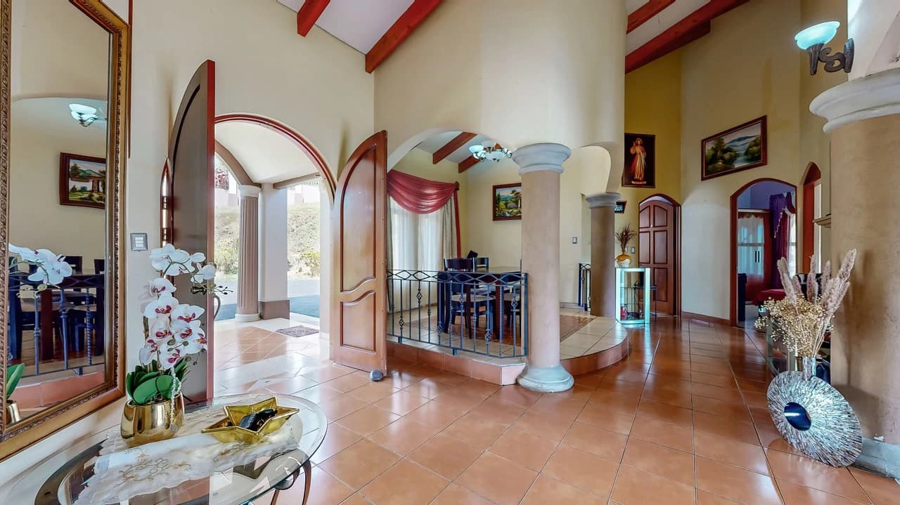 Spacious 5-Bedroom Colonial Home with 4 Bathrooms | La Bonita, Rivas - photo 23