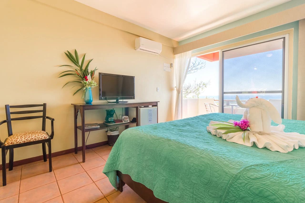 Popular 20-room Boutique hotel /retreat. Stunning ocean views - photo 42