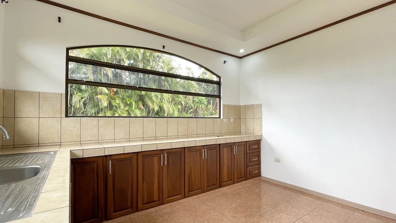 House for Sale in San Isidro, Grecia – 3,359 m² Lot with View - photo 6