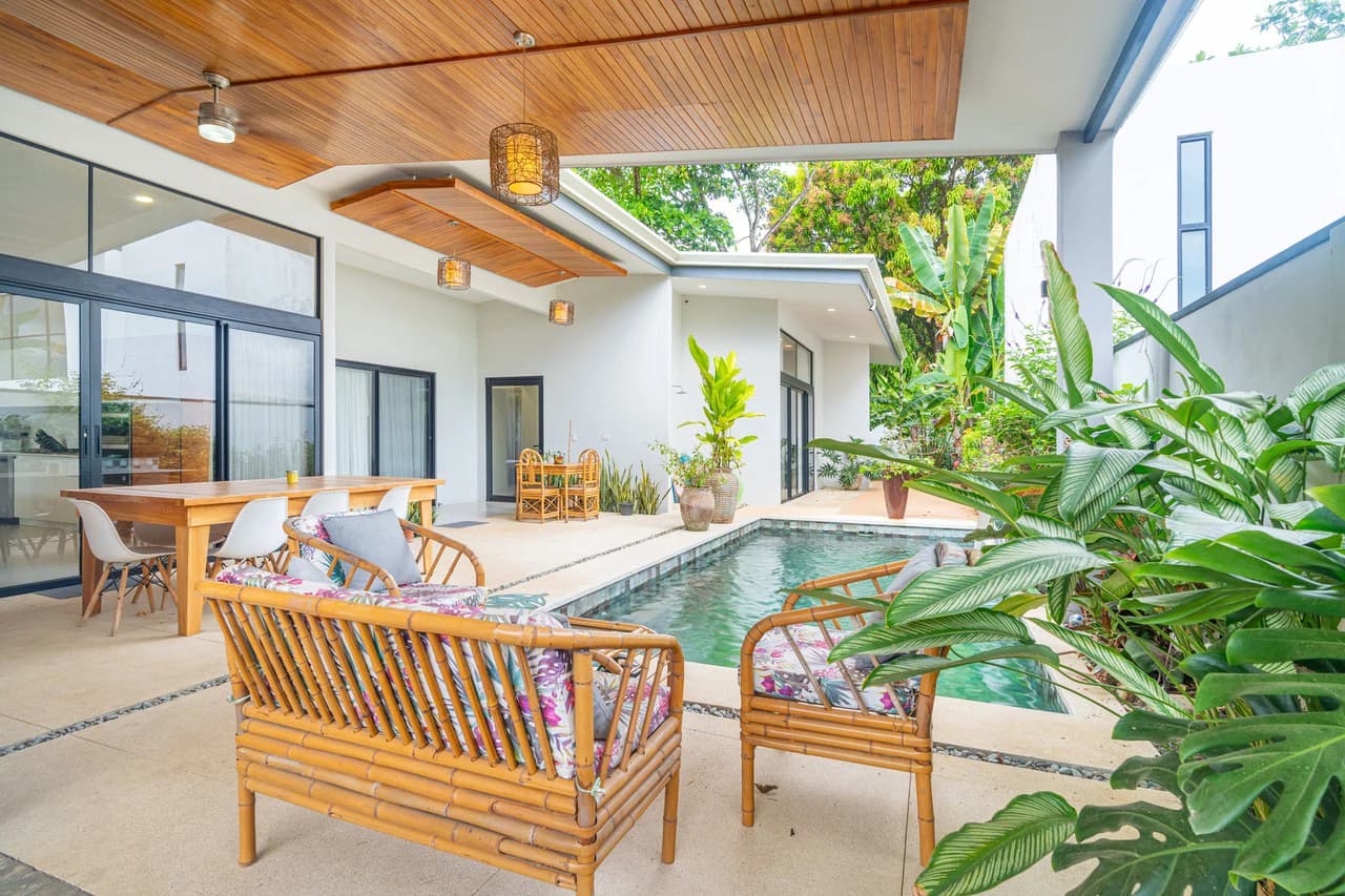 Casa Cola Ballena: Modern new construction, walk to the beach, Best in class location - photo 24