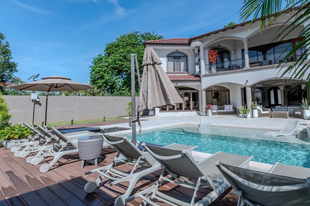 Luxury Home with Pool, Bar Area & Resort-Level Amenities | 6 br, 4.5 ba in Perez Zeledon - photo 37