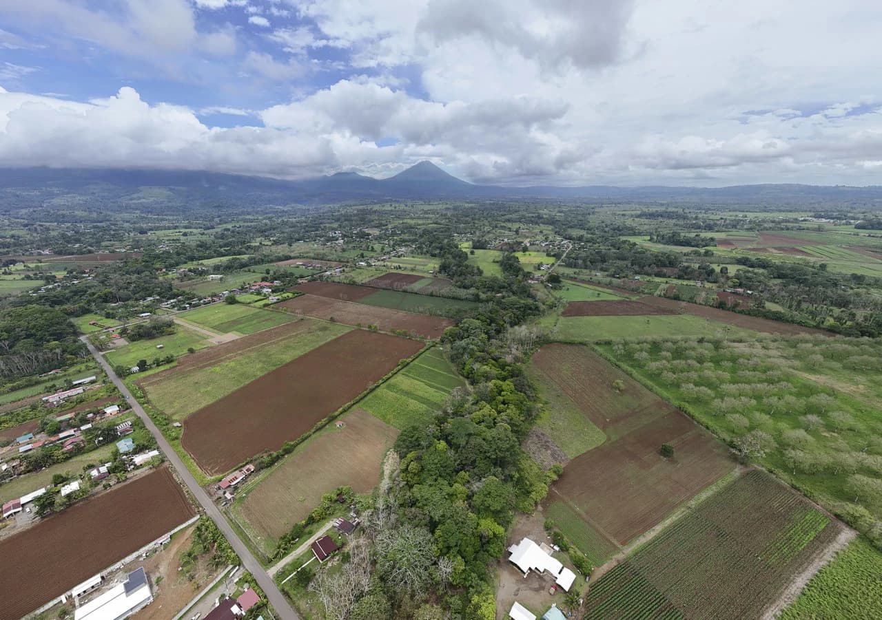 $8 Dollars per meter: Countryside Development Parcel For Sale in Los Angeles
