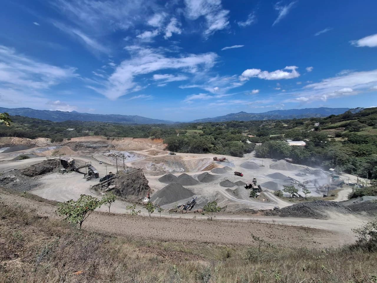 Large-Scale Investment: 108 ha. Industrial Rock Quarry & Diversified Investment Property - photo 7