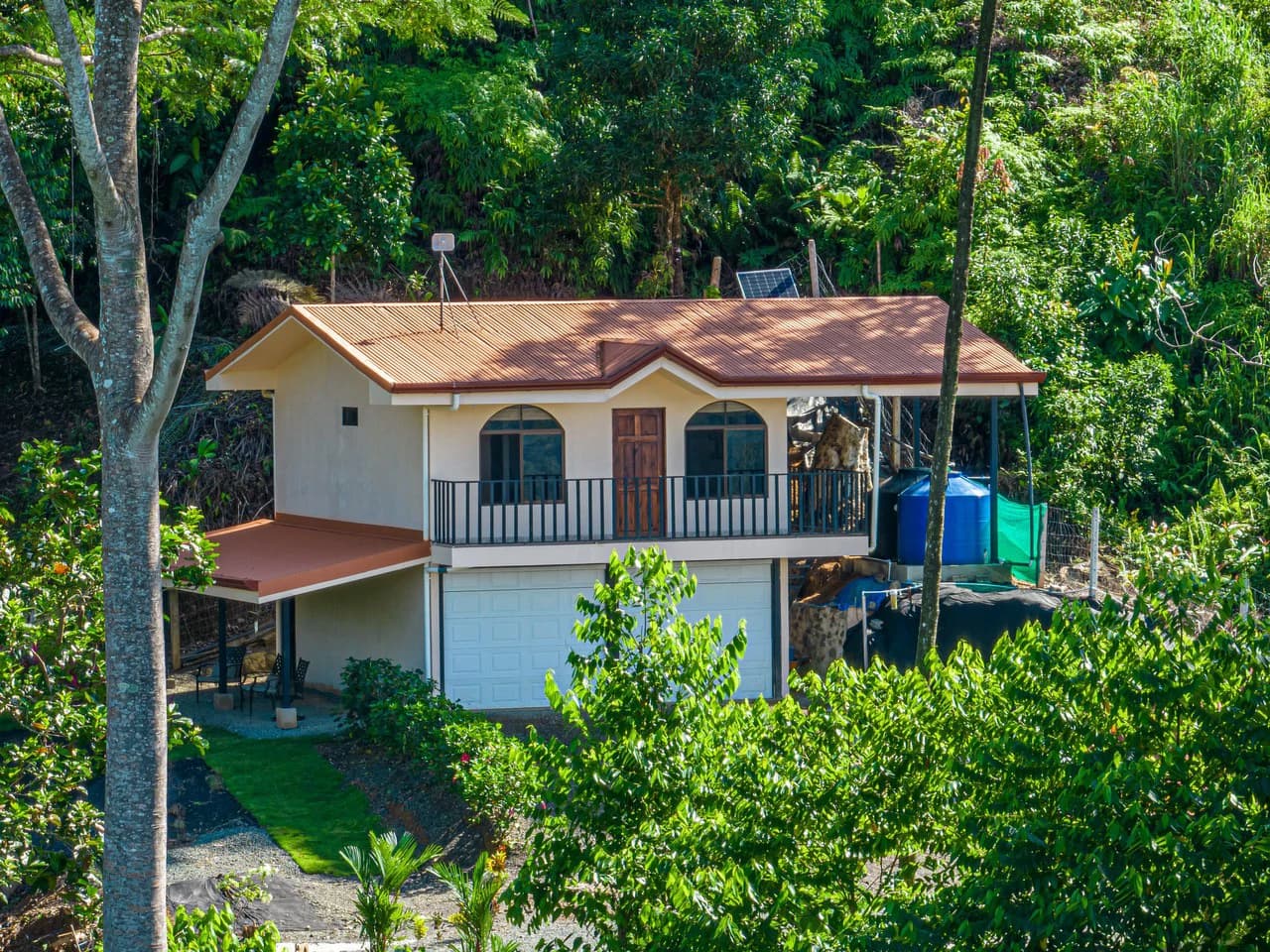 11.25 ACRES- 4 Bedrooms, Two Homes, Panoramic Ocean & Mountain Views With Stream, 30+ Fruit Trees, 40 Minutes to Quepos!!! - photo 10