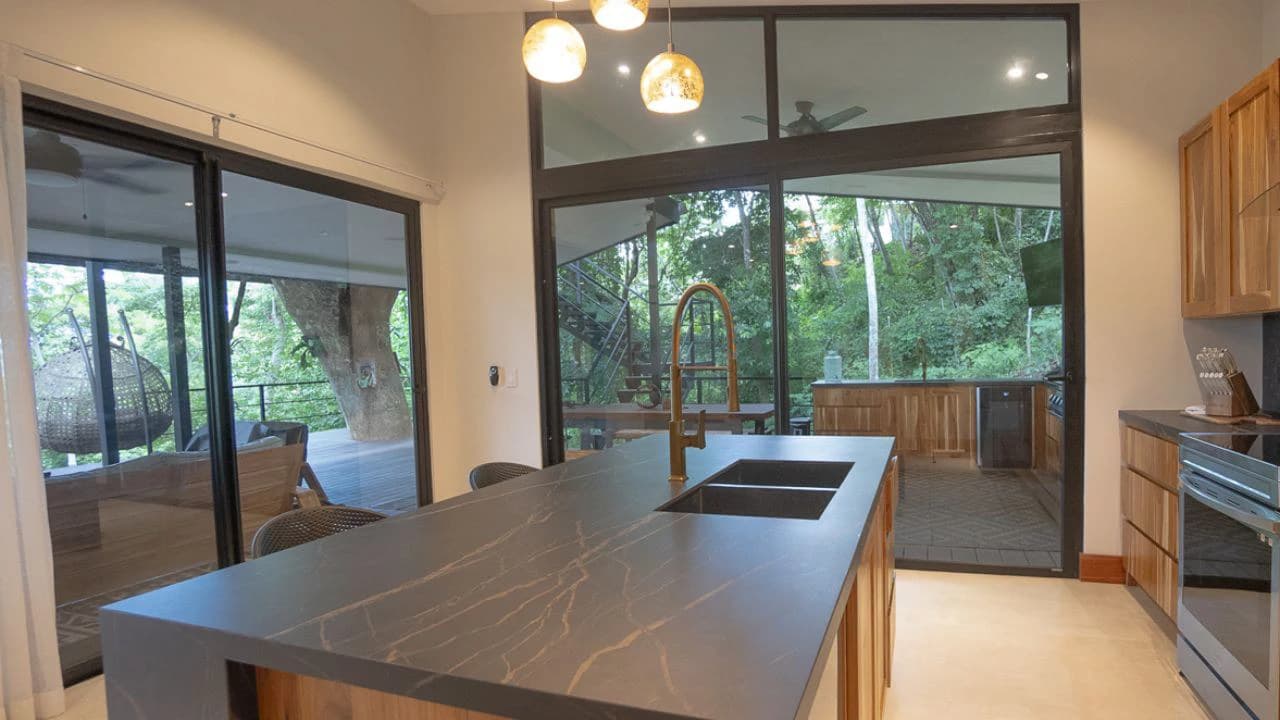 Colina: Flexible Family Home Near Playa Pájaros - photo 6
