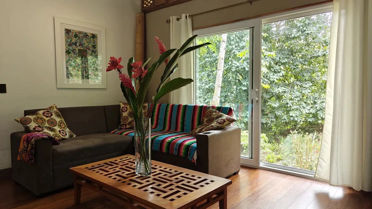 ID 1055: Elevated Jungle Residence on Expansive Riverfront Jungle Land - photo 2