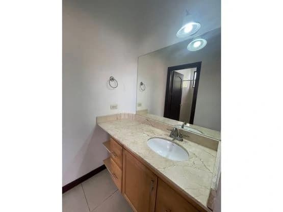 Stunning two-story house in exclusive condominiums in Santa Ana - photo 24