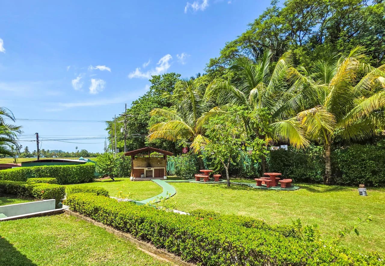 Prime Location 1bed 1bath Condo, Steps From Samara Beach - photo 13
