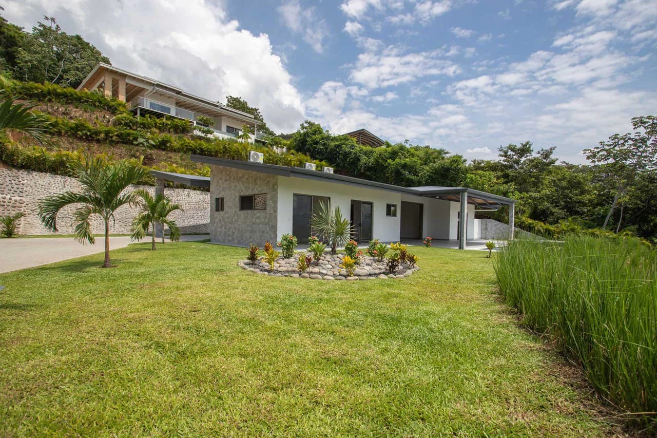 New Single-Story Home for Sale in Las Rocas, Atenas – Pool, Jacuzzi & Panoramic Views - photo 25