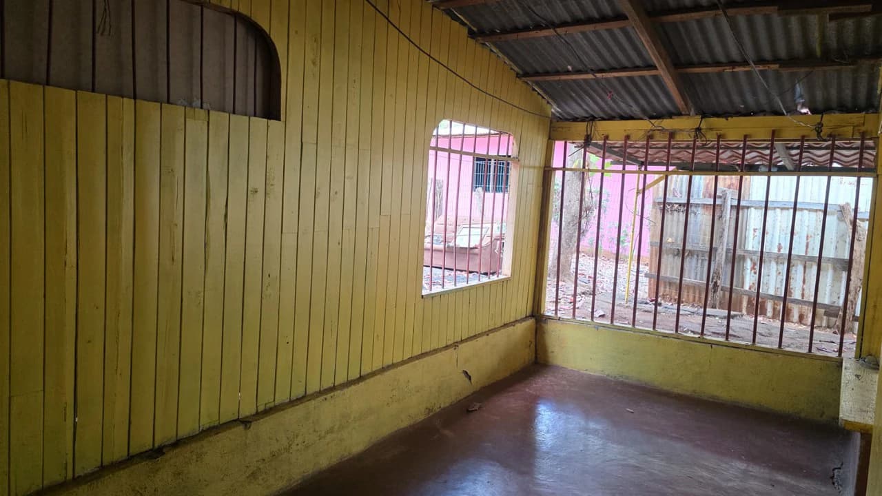 Typical Tico House for sale, 3-bedroom homestead in a prime location in Playas del Coco, on the main road to Ocotal - photo 5