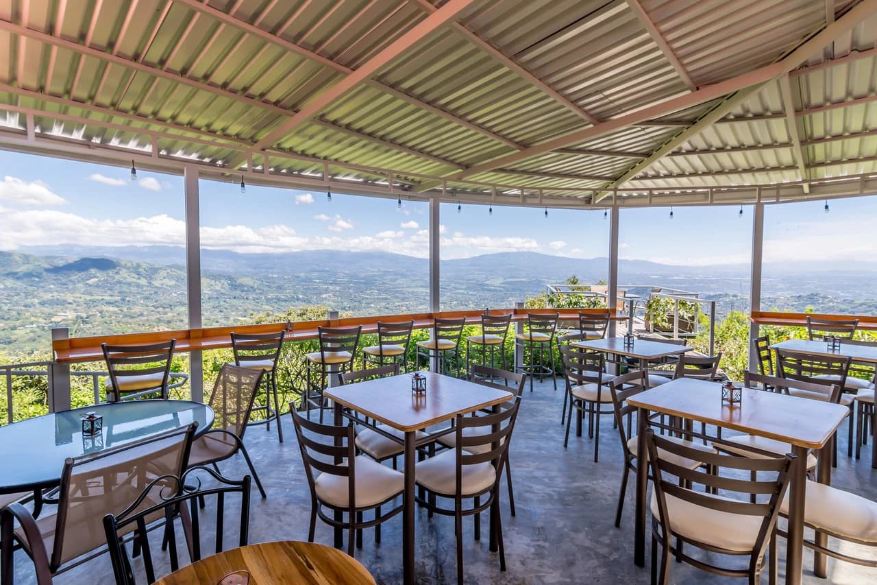 BARONS RESORT BOUTIQUE HOTEL: HOTEL BAR & RESTAURANT - photo 19
