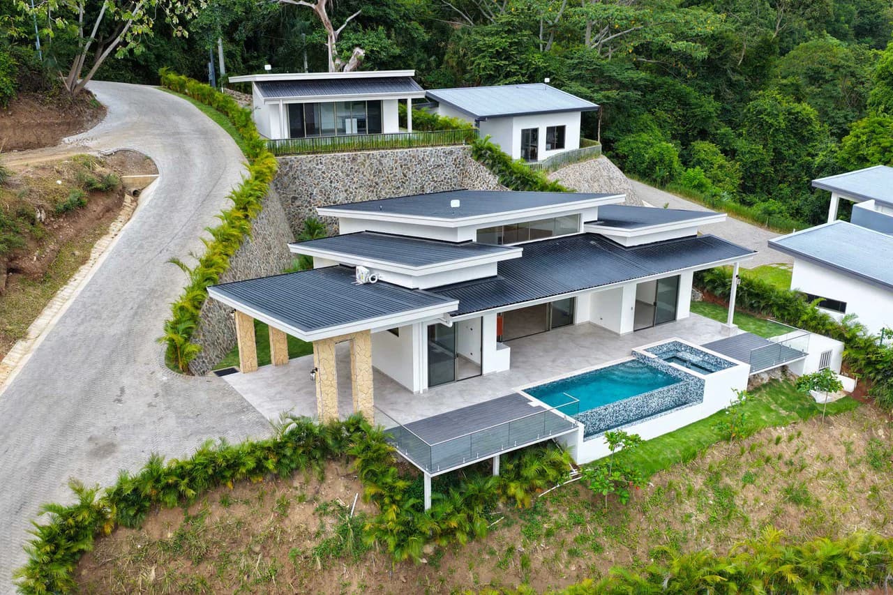 New Contemporary Home with Infinity Pool for Sale in Atenas, Costa Rica - photo 4