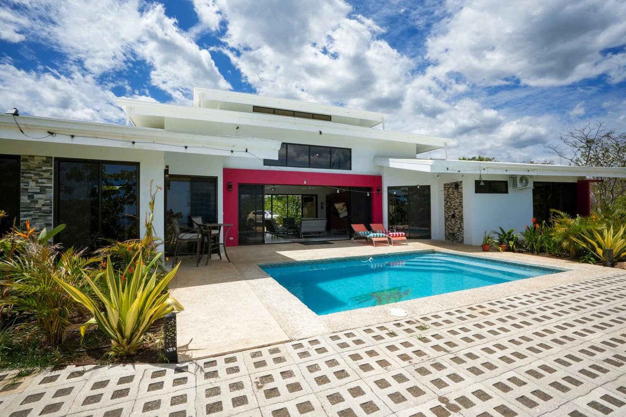 casa pacific: Exclusive Listing | Modern Ocean View Living in carrillo - photo 1