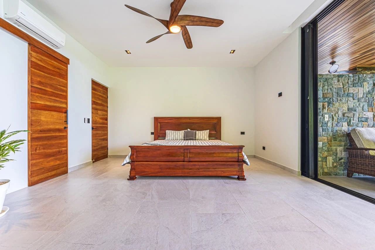 Casa Koules: Architectural 5-Bedroom Oceanview Estate in Prestigious Costa Verde Estates - photo 30