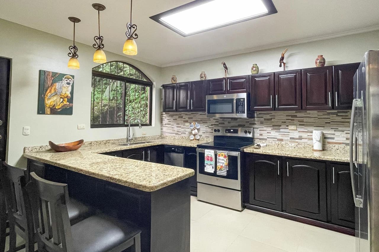 Manuel Antonio 3 bedroom- 3 bath with pool in Gated Development - photo 15