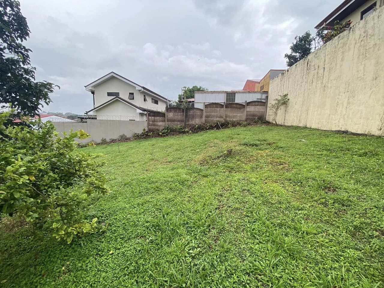 Development opportunity lot for apartments in Grecia - photo 2