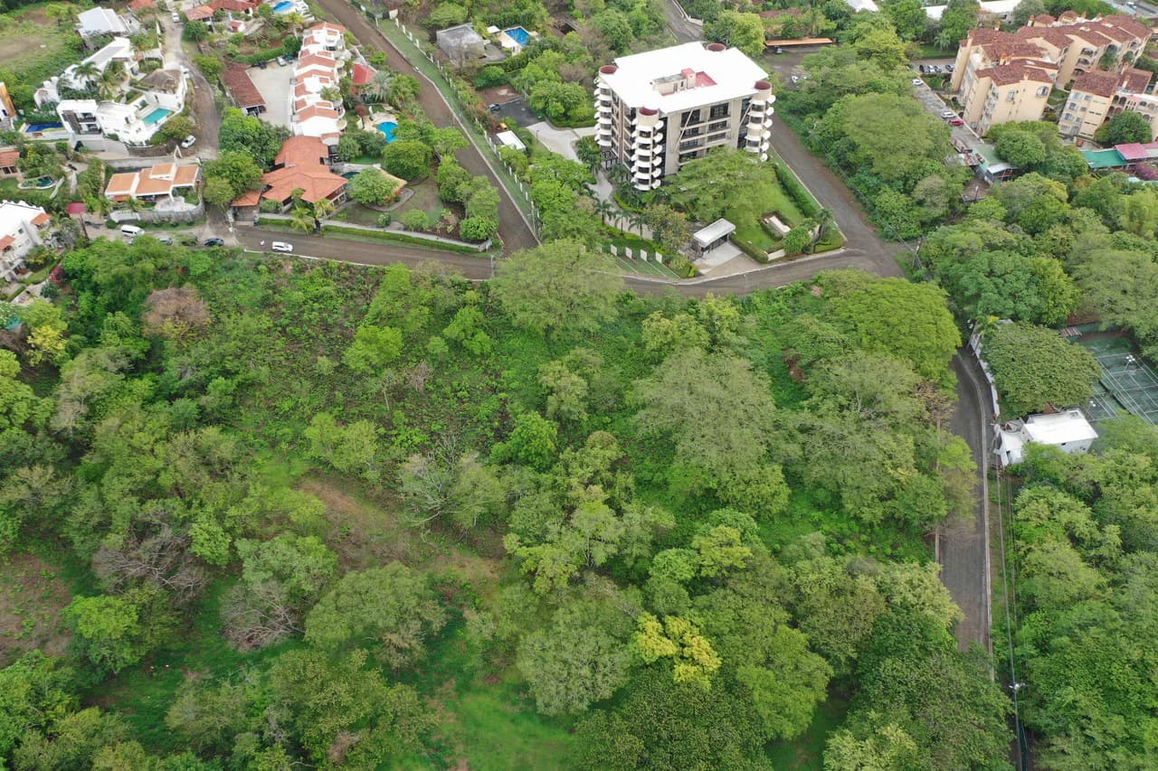 Air T-II: Tamarindo Development Property Right in Town - photo 5