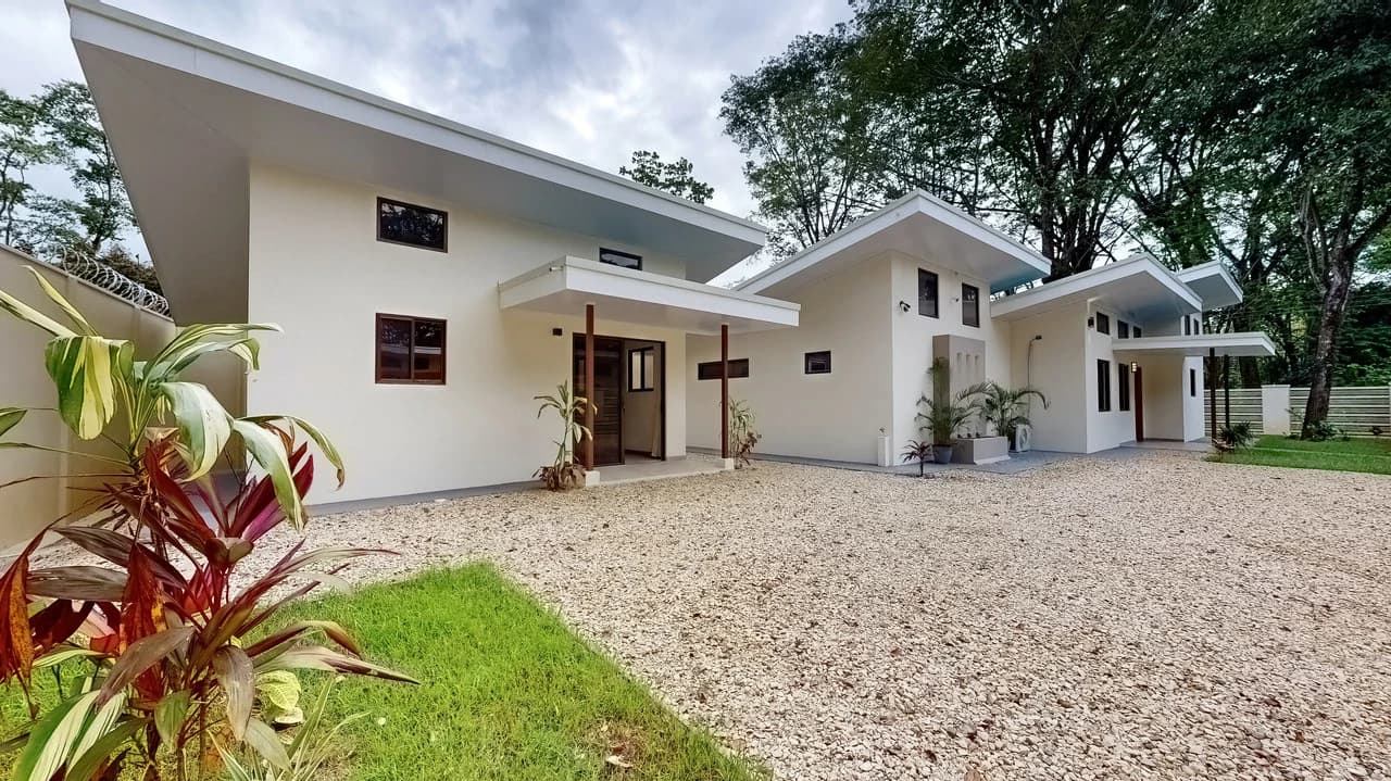 Modern 3-Bedroom Home Near Marino Ballena National Park – Central Uvita - photo 20