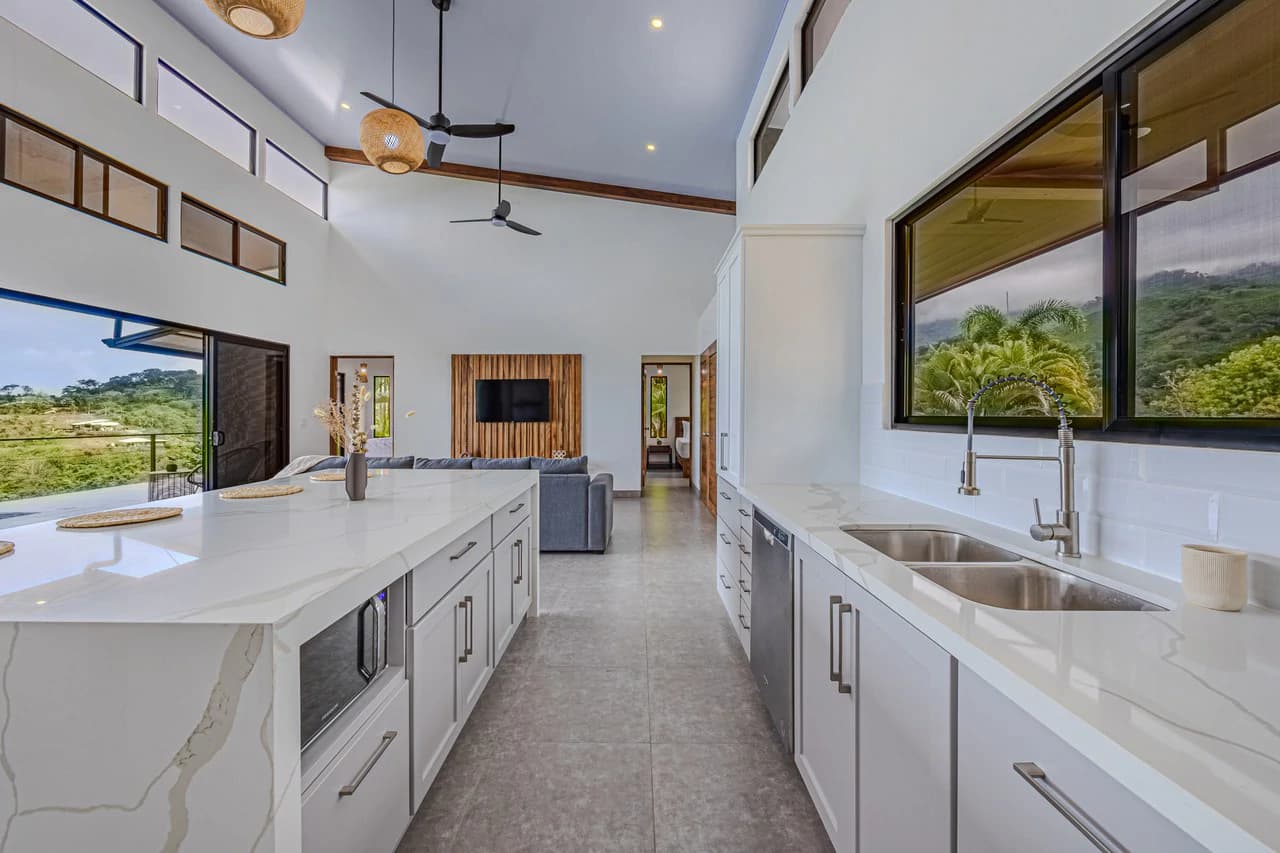 CHONTALES NEW VILLA WITH PANORAMIC OCEAN AND MOUNTAINS VIEWS: Mountain Villa For Sale in Ojochal