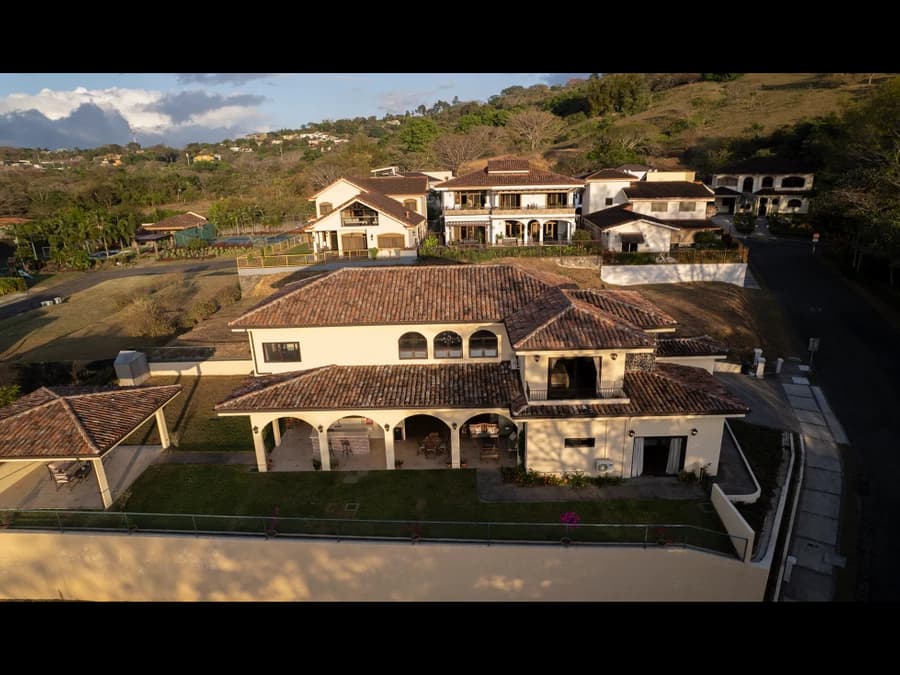 Exclusive Luxury Residence in Gated Community – Brasil de Santa Ana