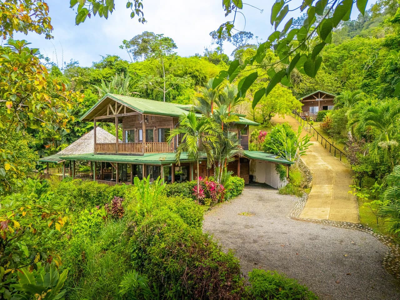 VILLA KRISTINA MARIA - 3.84 ACRES - PERLA DE BALLENA ESTATES: Mountain House For Sale in Bahía Ballena - photo 5