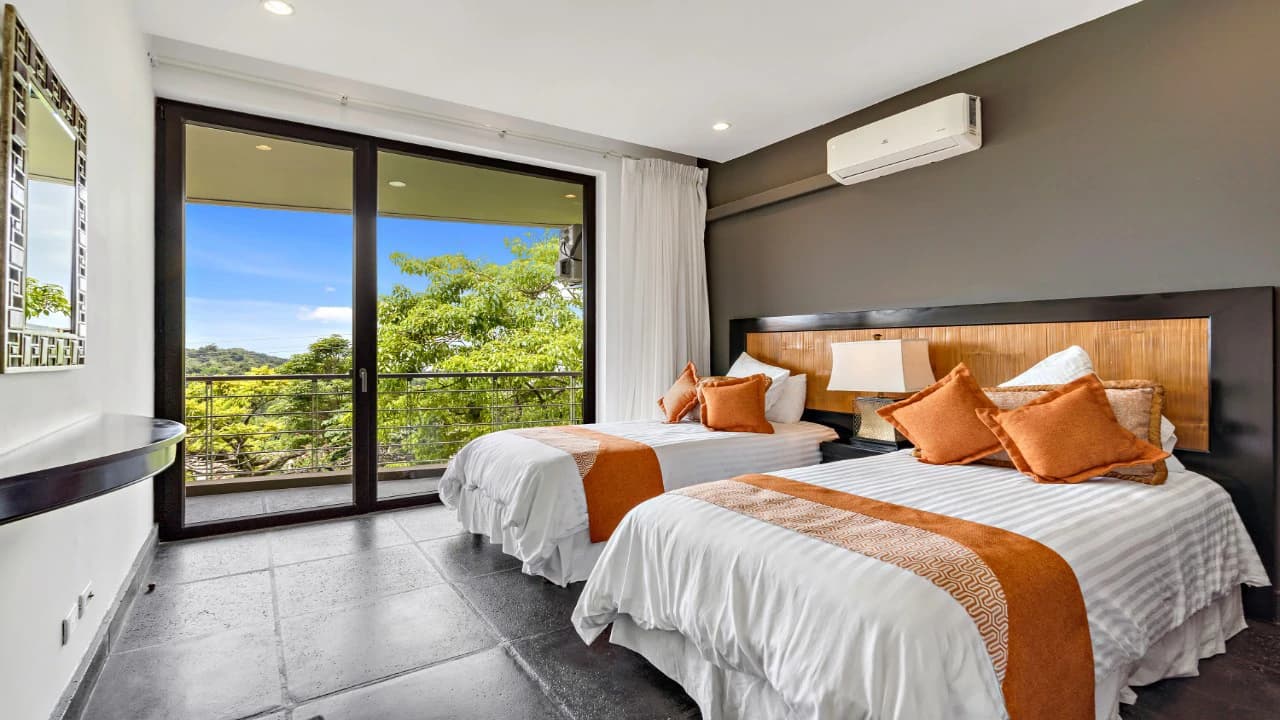 Panoramic Condos 26A: Live in the number one luxury development with private beach in the national reserve of Manuel Antonio - photo 5