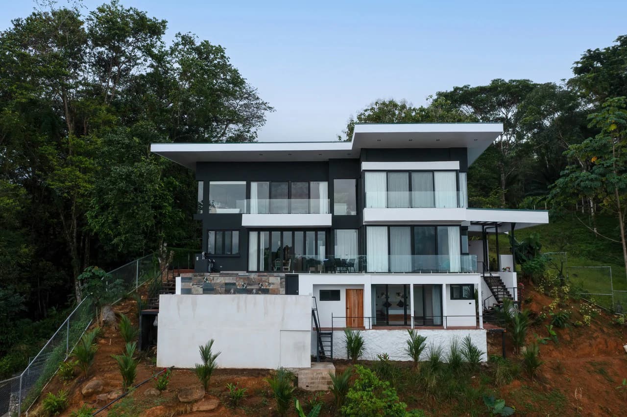 LUXURY PROPERTY WITH STUNNING OCEAN VIEWS IN UVITA, COSTA RICA. A GREAT INVESTMENT!: Mountain House For Sale in Uvita - photo 5