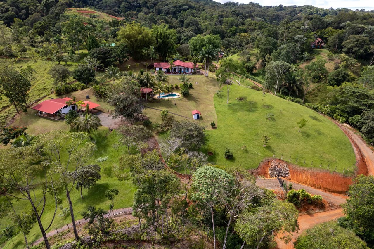 5 Bedroom Mountain Retreat Minutes from the Beach Platanillo Costa Rica