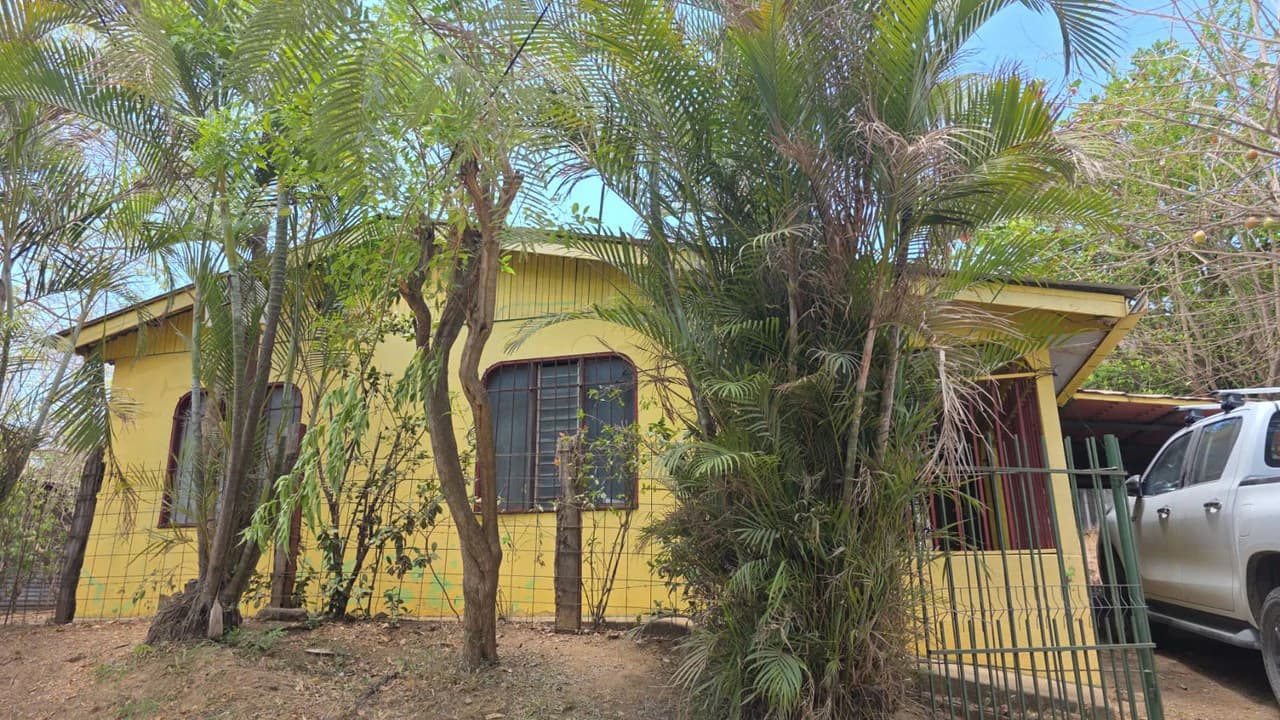 Typical Tico House for sale, 3-bedroom homestead in a prime location in Playas del Coco, on the main road to Ocotal - photo 7
