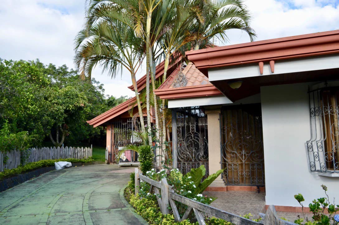 Spectacular 4BR House for sale in San Rafael - Heredia, ideal for a large family, or for those looking for a rental income option! - photo 5