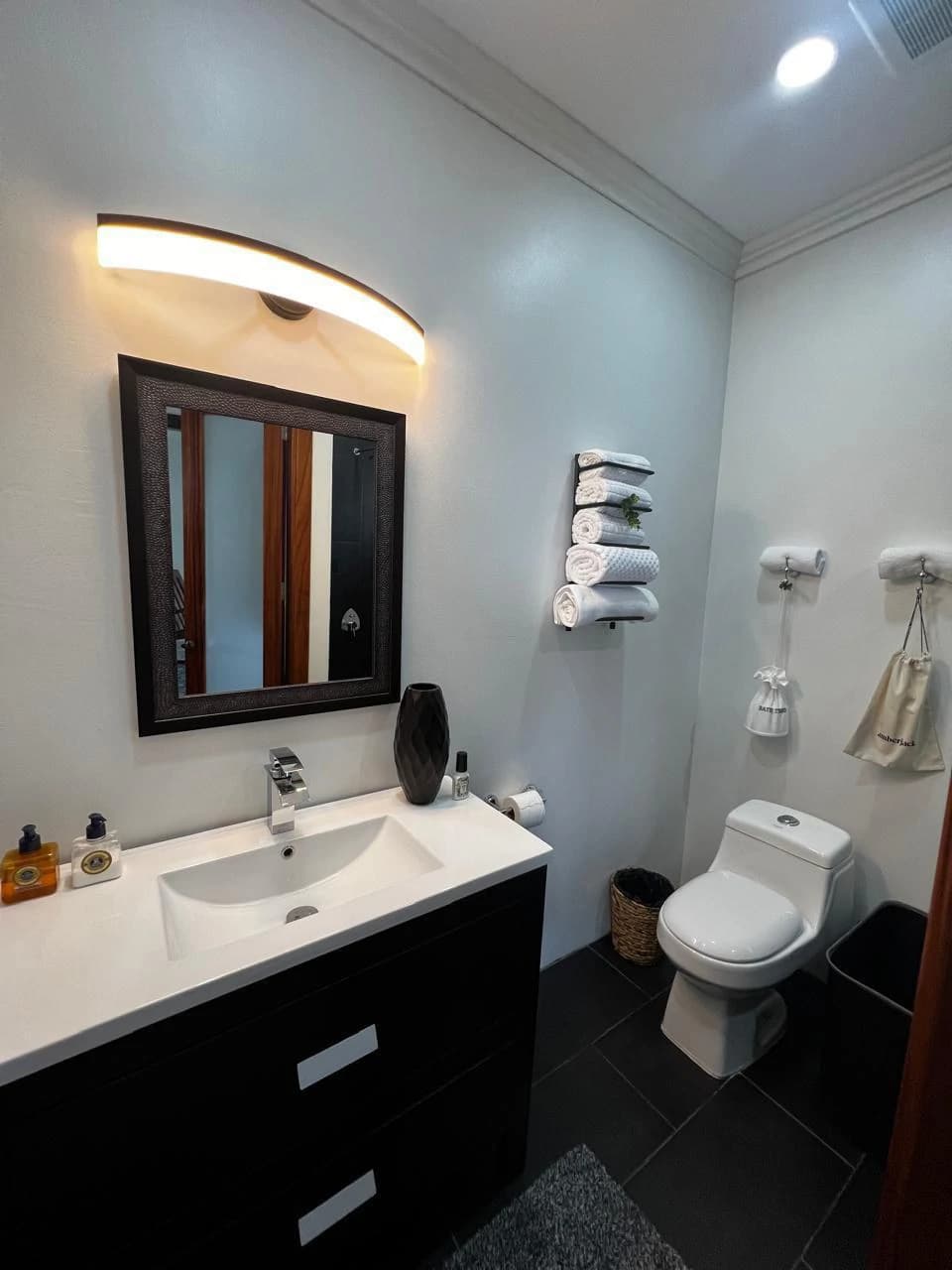 Hillside Living With Views!: Modern 3 bedroom home...Million Dollar Views! - photo 9